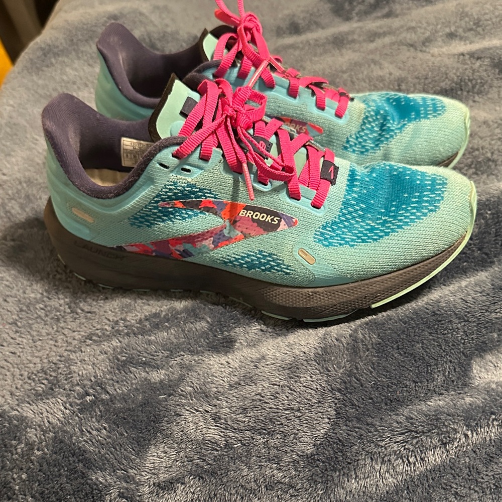Brooks Launch 9 Women's Athletic Shoes - Teal and Pink